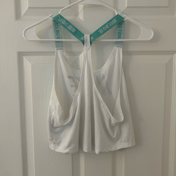 Nike dri-fit workout tank top size medium - Picture 2 of 3